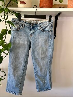 Light Wash Blue Women's Jeans - Casual Cropped Fit